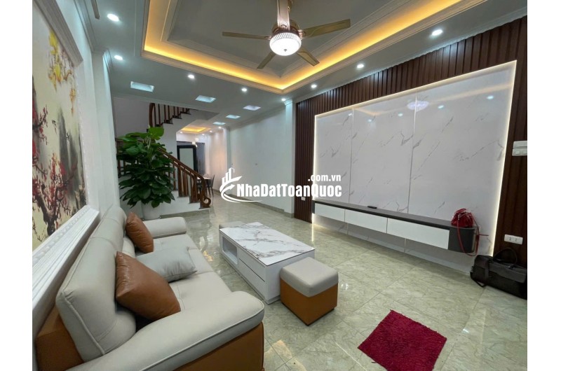 Bán nhà Nguyễn Văn Cừ, Long Biên 50m² x 5 tầng, phân lô, ô tô ở ngay. Dưới 10.9 tỷ